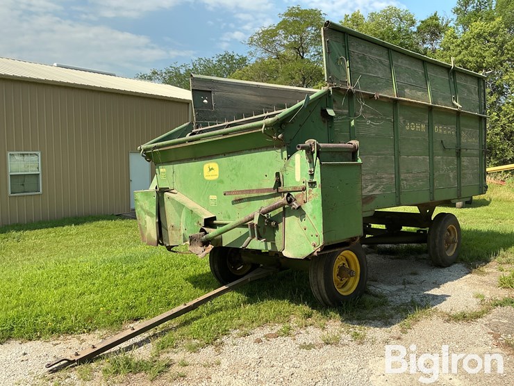 john-deere-harvest-wagon-image-1