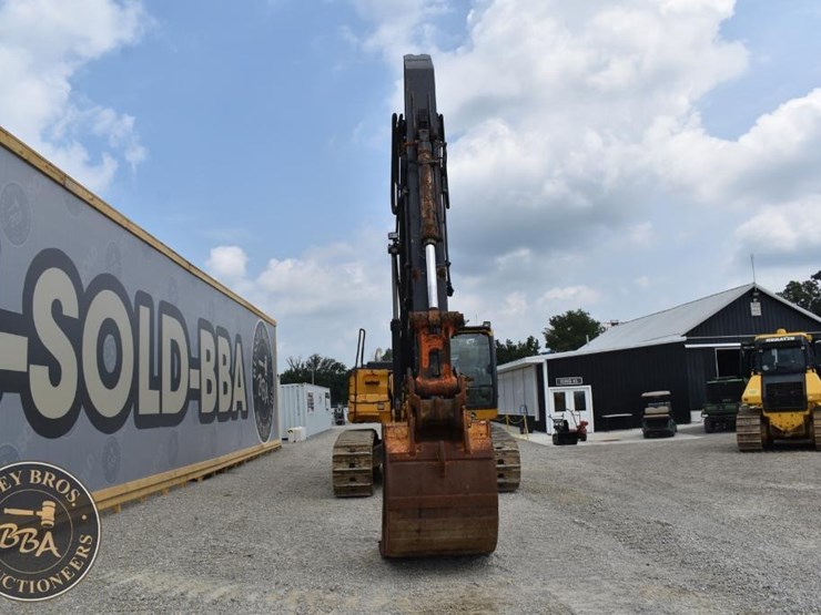 2013-deere-350g-lc-image-15