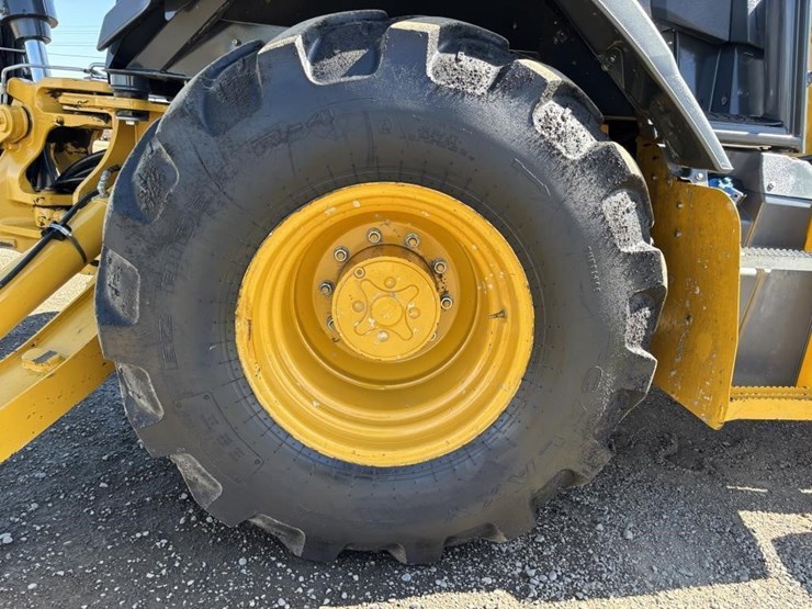 2020-deere-410l-image-30