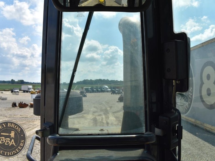 2019-deere-750k-lgp-image-71