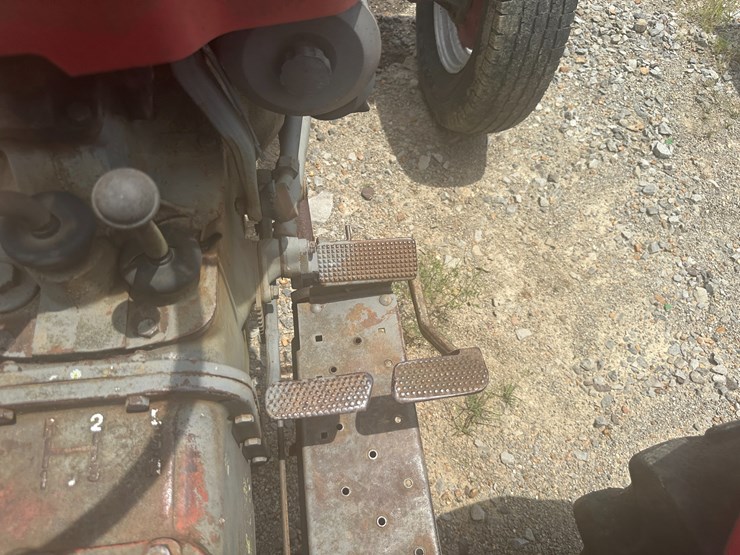 massey-ferguson-135-image-36