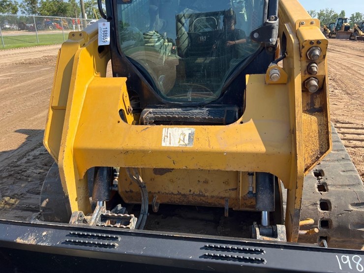 2016-caterpillar-259d-image-16