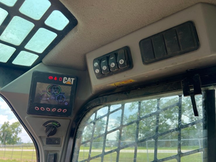 2016-caterpillar-259d-image-31