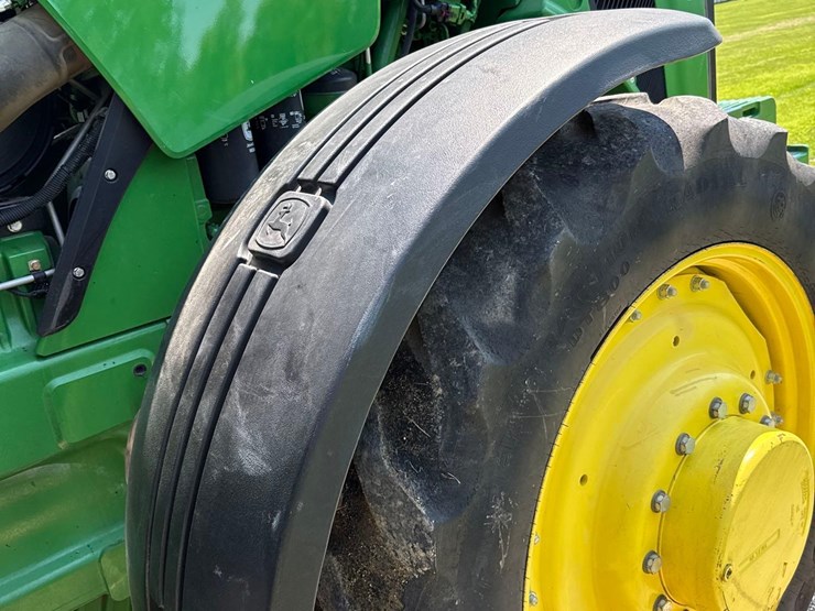 2013-john-deere-8260r-image-29