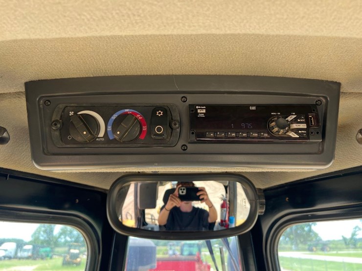 2019-caterpillar-d6-lgp-image-41