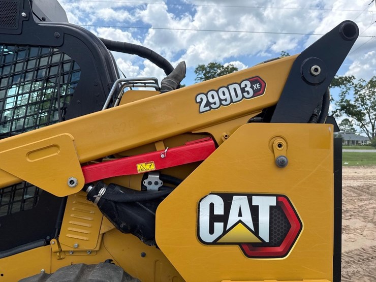 2023-caterpillar-299d3-image-23