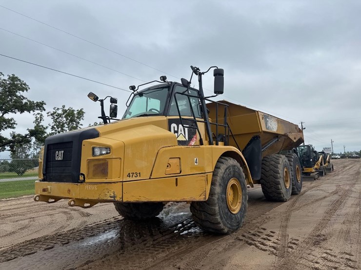 2015-caterpillar-745c-image-2