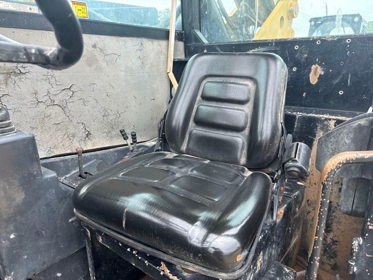 2014-caterpillar-tl943c-image-24
