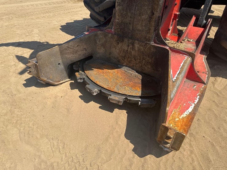 2015-caterpillar-573c-image-18