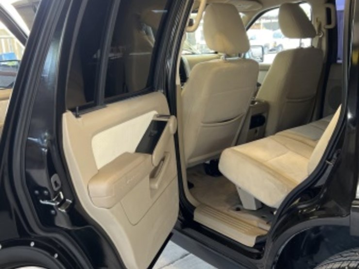 2009-ford-explorer-xlt-image-24