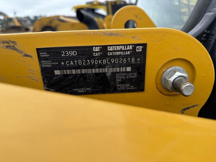 2018-caterpillar-239d-image-21