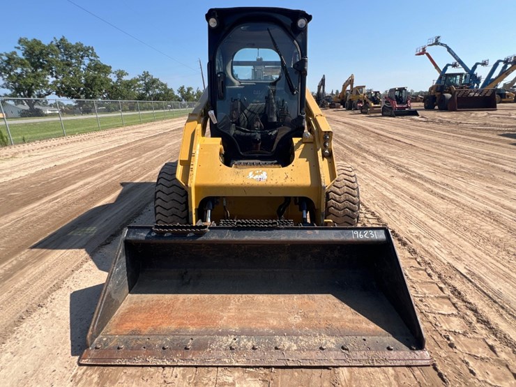 2019-caterpillar-262d3-image-7
