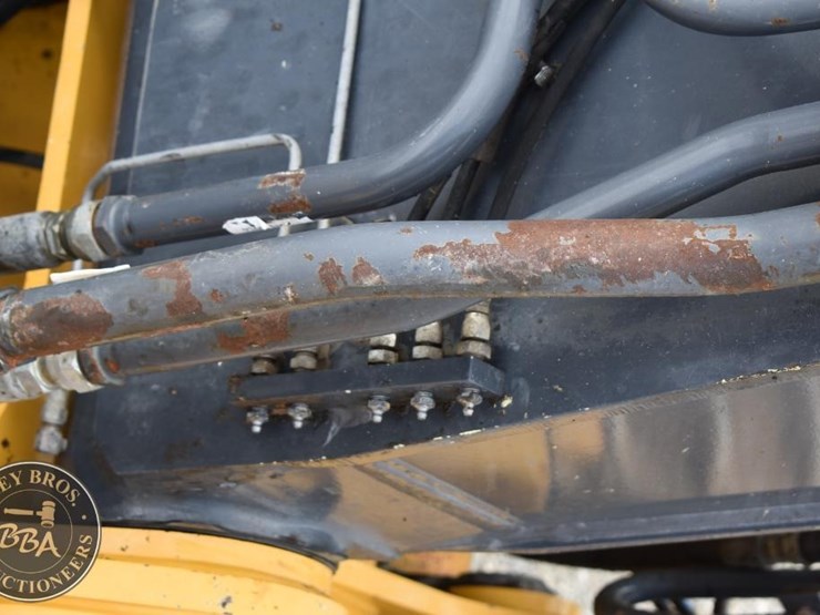 2013-deere-350g-lc-image-46