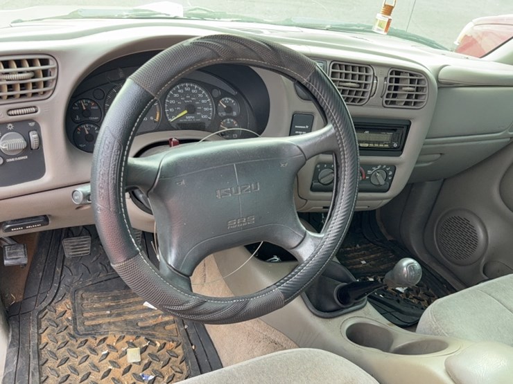 #3017-•-1998-isuzu-pick-up-truck-image-19