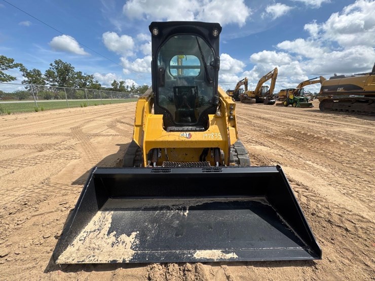 2020-caterpillar-259d3-image-3