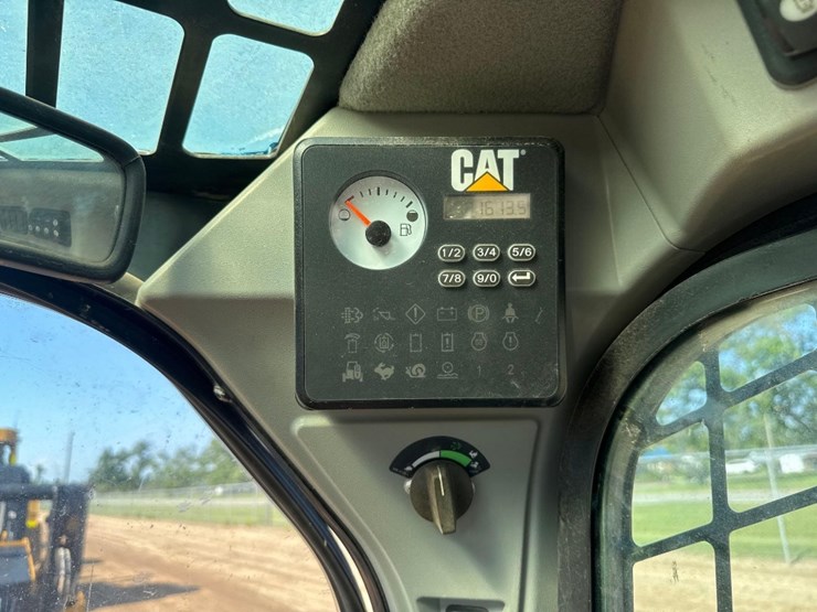 2014-caterpillar-259d-image-26