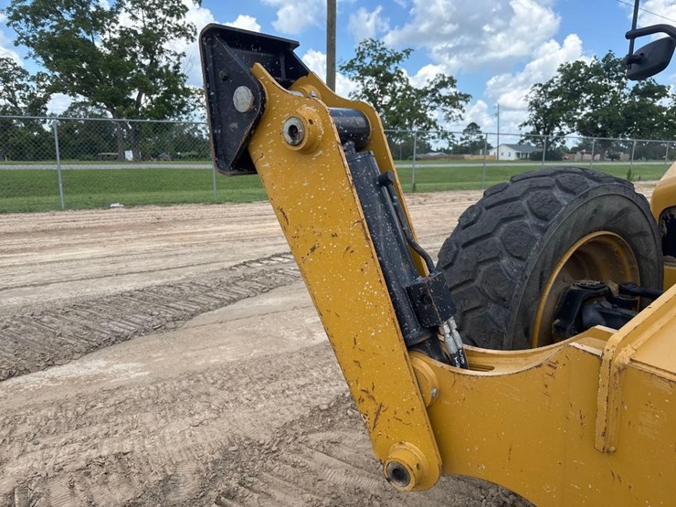 2020-caterpillar-tl1255d-image-17