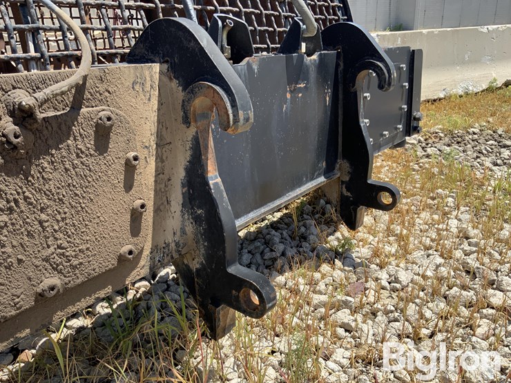 2020-flip-screen-wl130-wheel-loader-attachment-image-11
