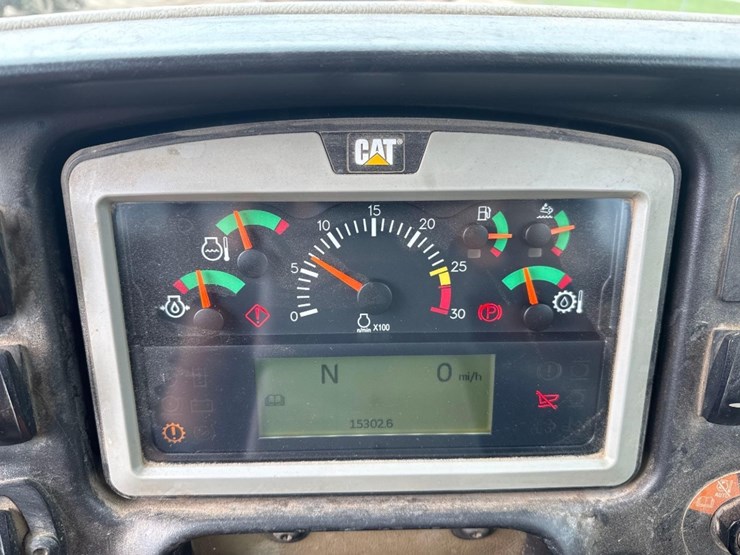 2015-caterpillar-745c-image-27