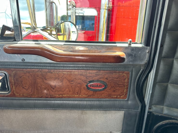 1998-peterbilt-379-image-84