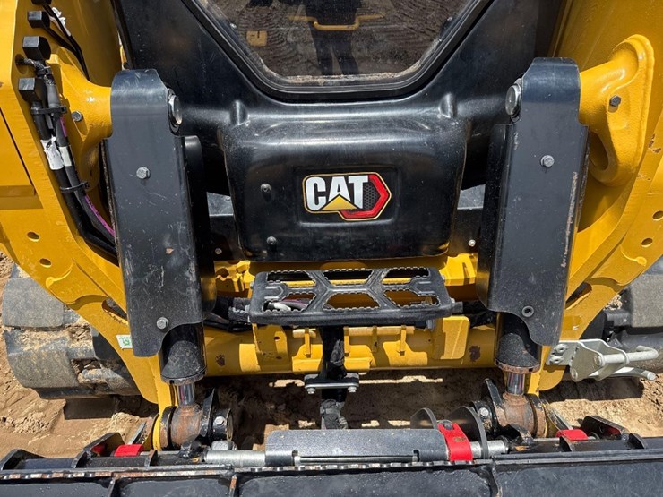 2024-caterpillar-255-skid-steer-image-21