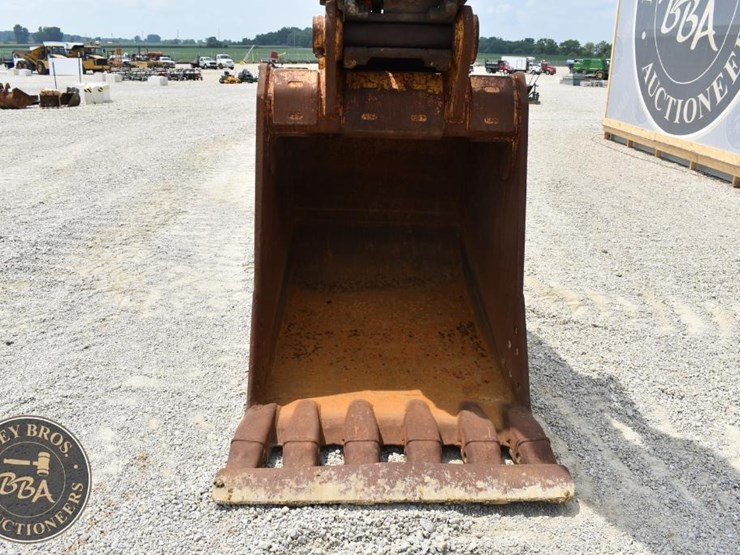 2013-deere-350g-lc-image-22