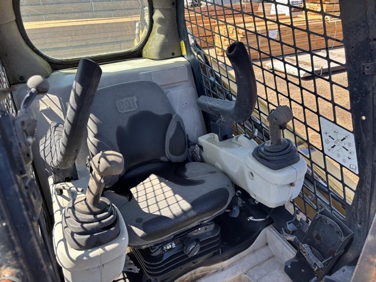 2009-caterpillar-246c-image-16