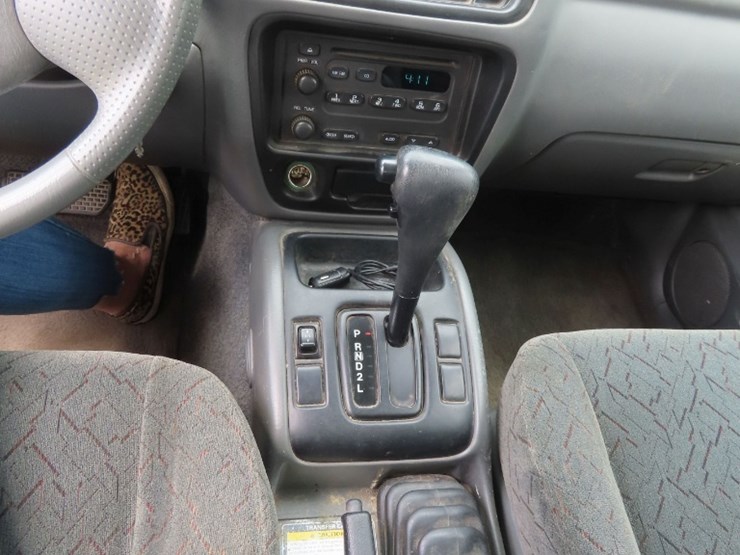 2000-chevrolet-tracker-image-12