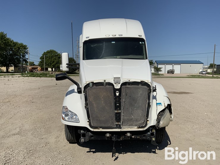 2017-kenworth-t680-image-2