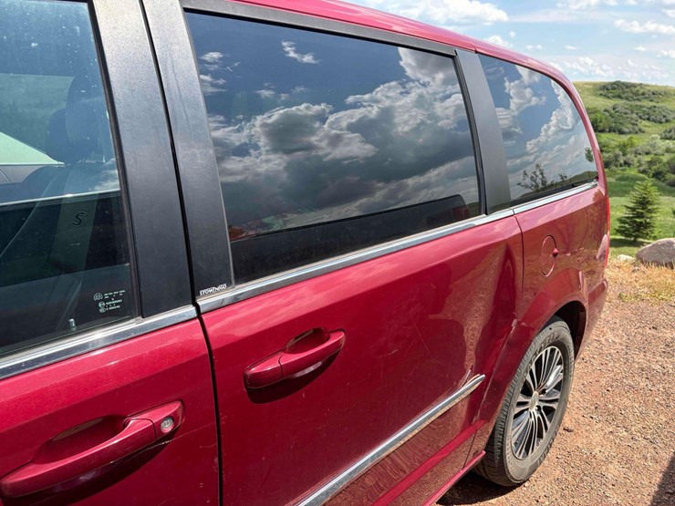 2014-chrysler-van-image-13