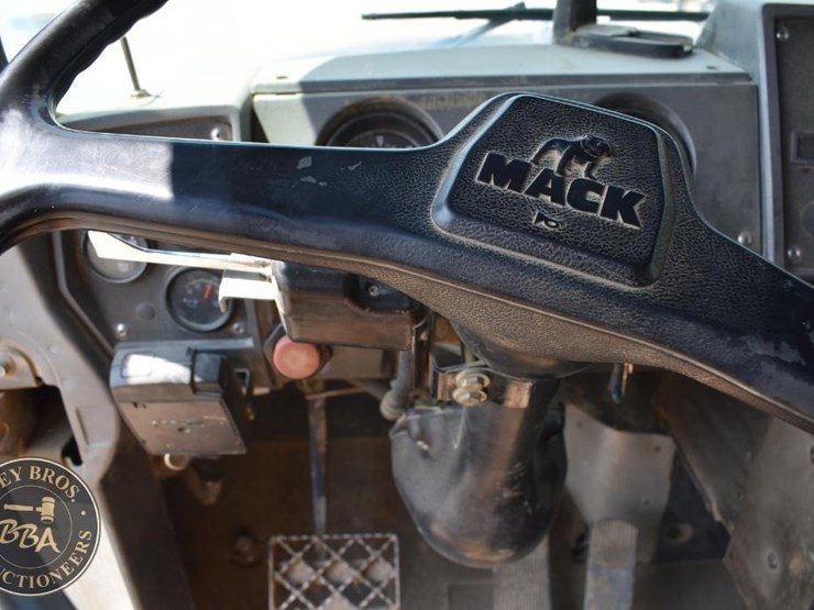 1996-mack-rd688s-image-78