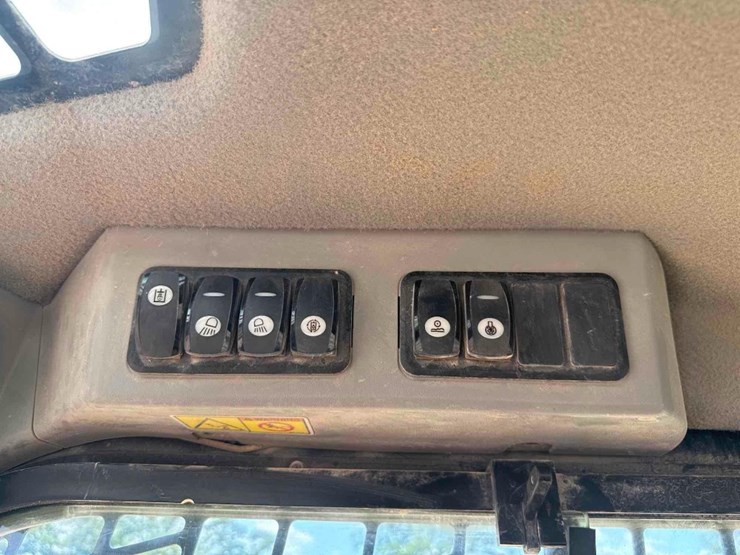2018-caterpillar-299d2-image-32