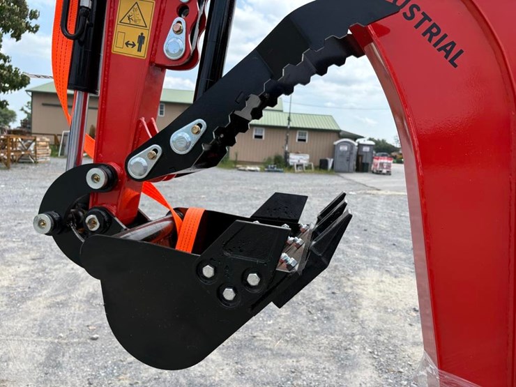 tpm-16-mini-excavator-image-9