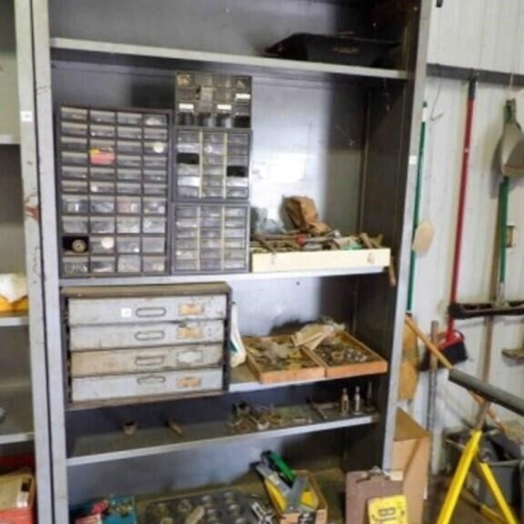 Metal Shelf - NO CONTENTS