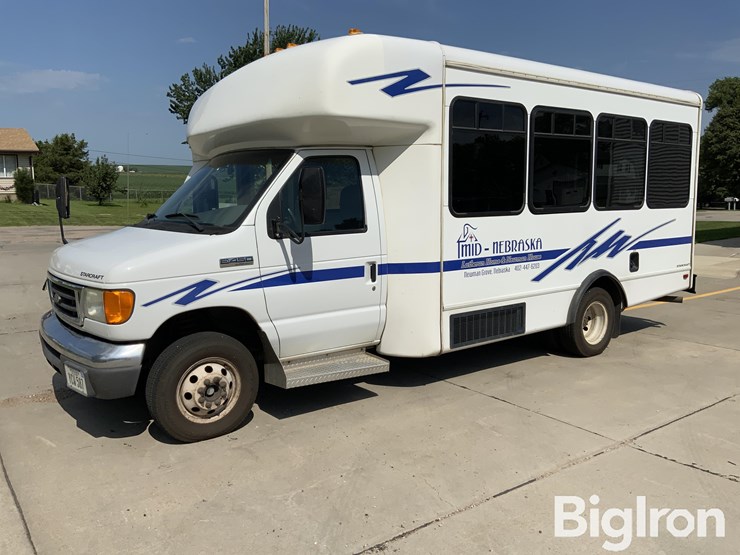 2006-ford-e450-image-1