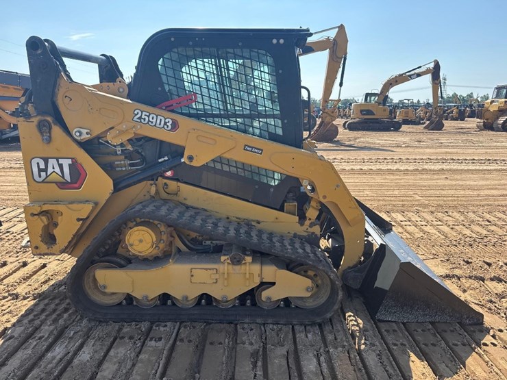 2022-caterpillar-259d3-image-4