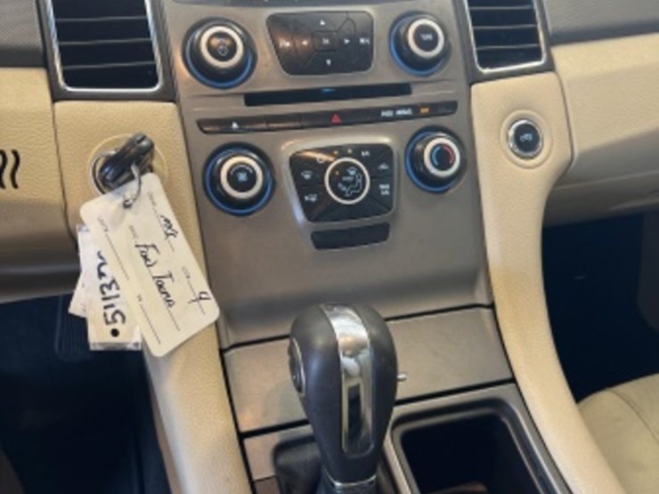 2013-ford-taurus-se-sdn-image-17