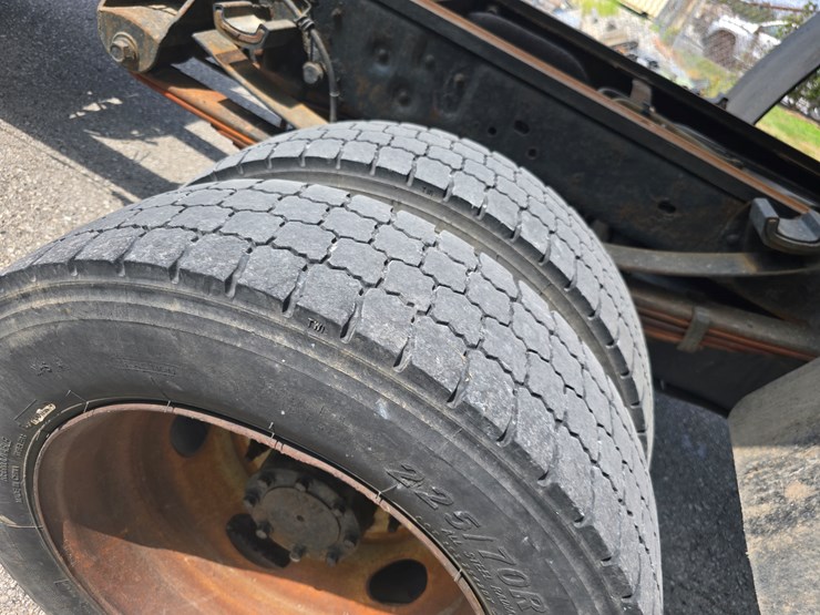 2011-ford-f550-image-113