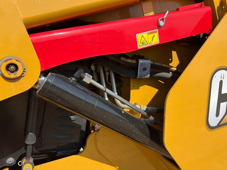 2019-caterpillar-262d3-image-12