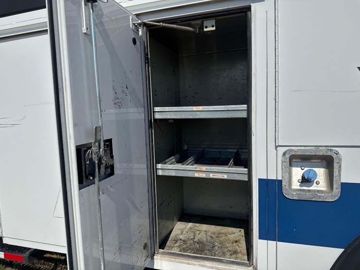 2019-ford-f550-xl-image-25