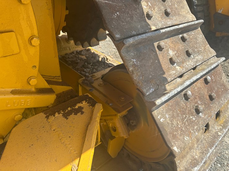 caterpillar-d4h-image-13