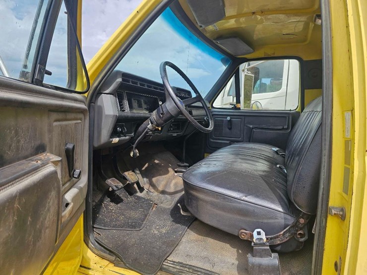 1988-ford-f700-image-6