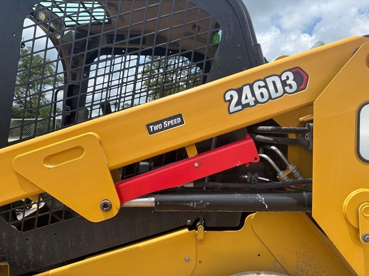 2022-caterpillar-246d3-image-19