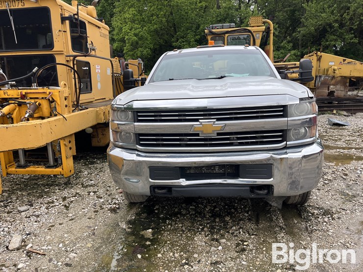 2015-chevrolet-silverado-3500-image-16