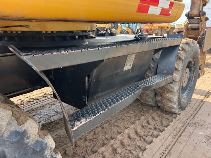 2011-caterpillar-m318d-image-25