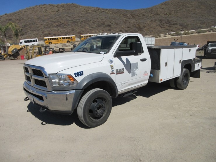 2018-dodge-ram-5500hd-image-1