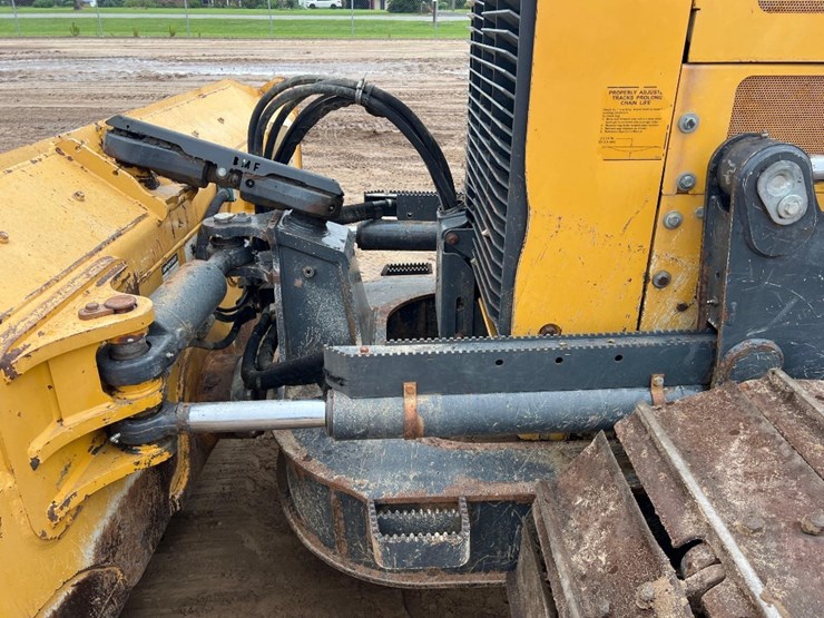 2016-deere-700k-lgp-image-28