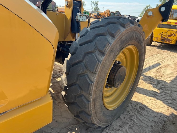 2020-caterpillar-tl1255d-image-21