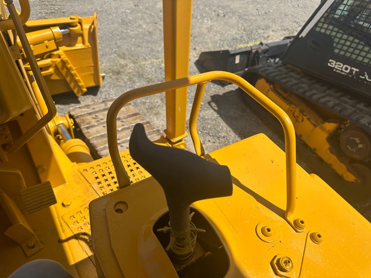 caterpillar-d4h-image-60