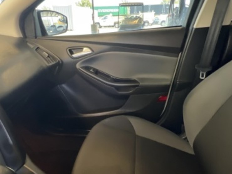 2014-ford-focus-se-sdn-image-18